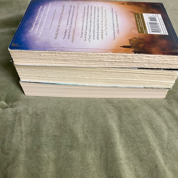 Historical Novels 2 by Heather Morris and 1 by Jeremy Dronfield - Picture 9 of 9